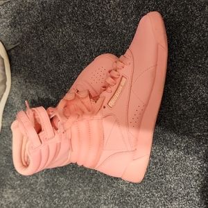 Pink Reebok classic high top sneakers 💟🩷💟🩷